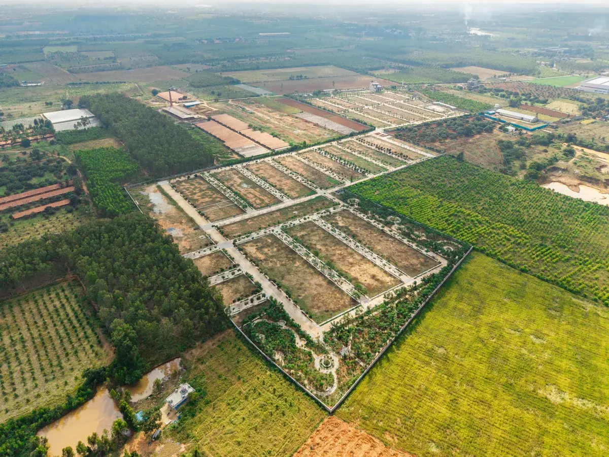 Aerial view of Mangalam Aura Ville villa plot layout on Narsapura–Malur Main Road, Malur, Bengaluru